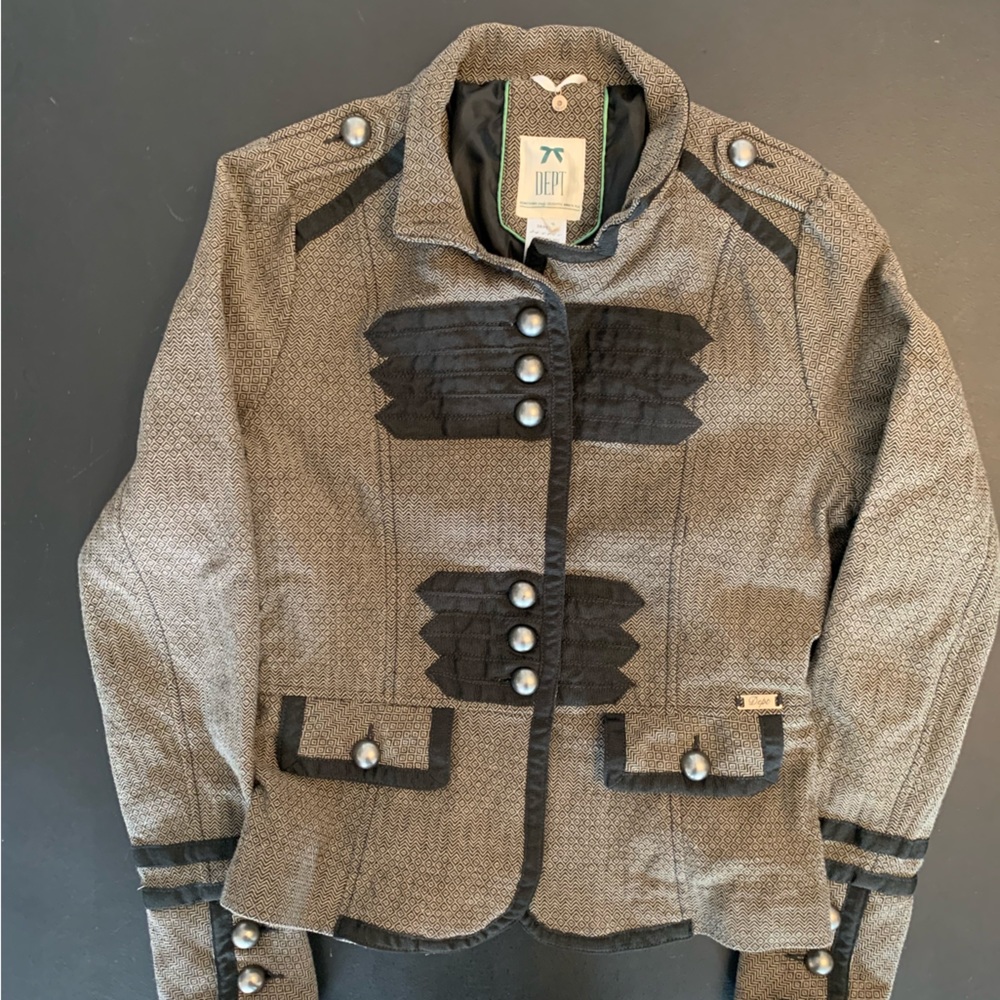 Unique Woman’s jacket size medium! - Picture 8 of 13